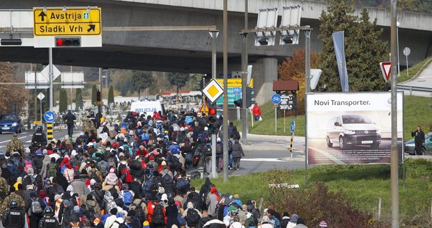 Slovinské volání o pomoc s uprchlíky vyslyšeno: Česko pošle 20 policistů 