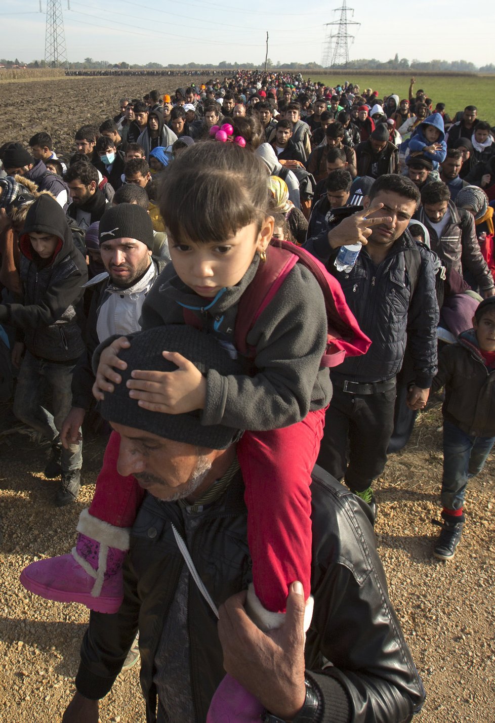 Desetitisíce migrantů proudí Slovinskem na západ Evropy.