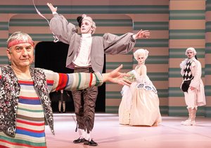 Herec Viktor Kuzník vystřídá na prknech Mahenova divadla Miroslava Donutila v roli Truffaldina ve slavné hře Sluha dvou pánů.