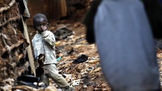 Těžký život dětí ve slumech: Ve "městech chudiny" živoří mezi odpadky až miliarda lidí