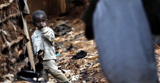 Těžký život dětí ve slumech: Ve "městech chudiny" živoří mezi odpadky až miliarda lidí