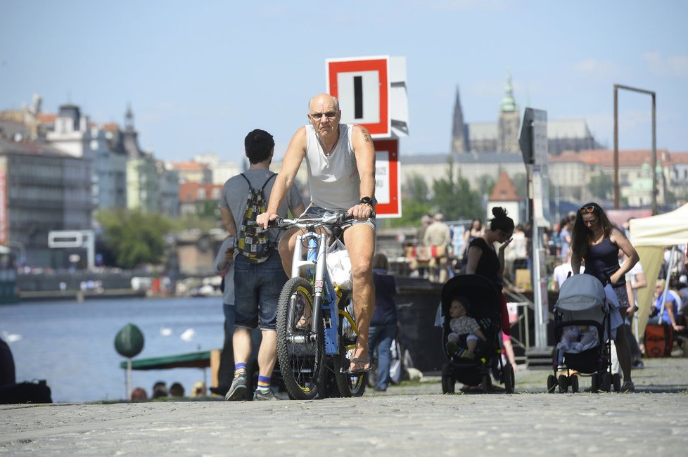 První český tropický den: Třicítku naměřili v západních i středních Čechách