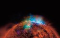 Na rentgenovém snímku Slunce jsou vidět výbuchy a odletující hmota