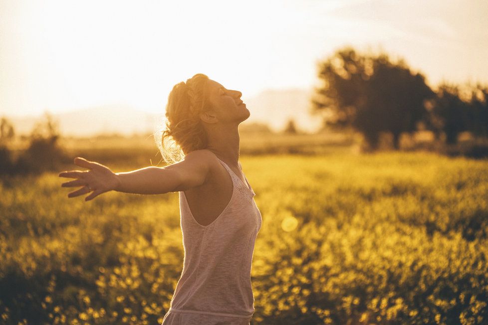 Nejvyšší odpolední teploty se zastaví mezi 21 až 25 °C.