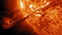 Sluneční erupce zasahují Zemi jako kýchance