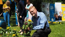 Světový den roztroušené sklerózy si pacienti připomněli v Praze: „Po první atace jsem ochrnula,“ říká Irena