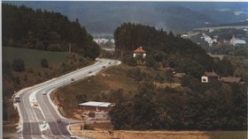 Slušovice - slavná dálnice - Gorbačovka - rok výstavba 1986 - traduje se, že při návštěvě Gorbačova v Praze se plánovalo, že ho zavezou do Slušovic a Čuba nechal postavit pořádnou cestu!