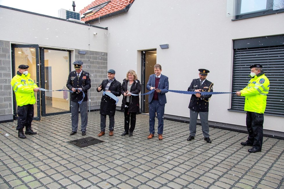 Strážníci si užívají zbrusu novou služebnu v Libuši v Praze 4