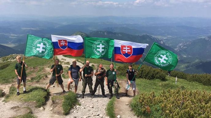 Kotlebovci si poněkud spletli horu. Kotlebovci si poněkud spletli horu.