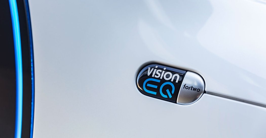 Smart Vision EQ FowTwo vás pozdraví a sám si dojede k nabíječce