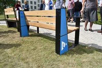Studenti univerzity vyrobili chytré lavičky: Jsou vyhřívané a dobijí mobil