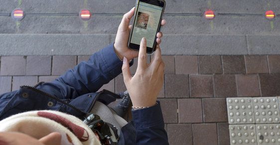 Semafory v chodníku budou v Německu chránit nepozorné mobilové závisláky