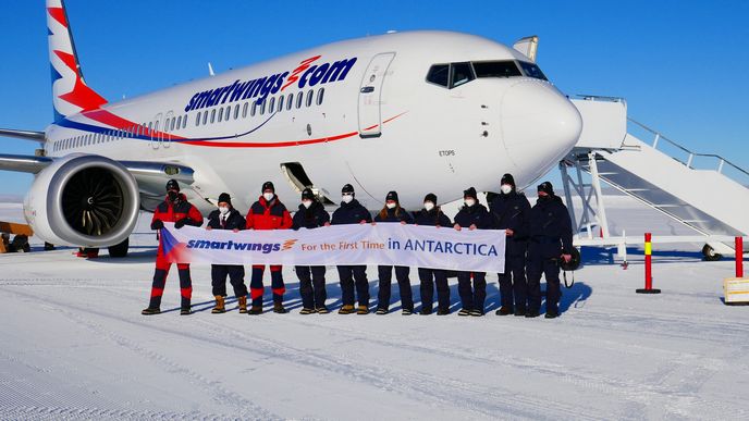 České aerolinky Smartwings ve čtvrtek přistály jako první na světě s letadlem Boeing 737 MAX na Antarktidě