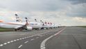 Odstavená dopravní letadla aerolinek Smartwings a ČSA na Letišti Václava Havla v Praze, včetně Boeingu 737 MAX