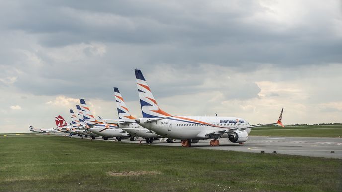Odstavená dopravní letadla aerolinek Smrtwings a ČSA na Letišti Václava Havla v Praze v době pandemie koronaviru (květen 2020)