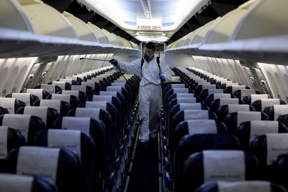 Dezinfekce letadel prováděná společností Smartwings