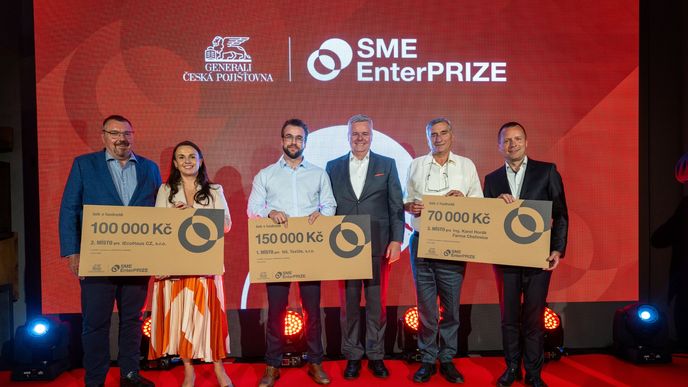 TOP 3 kategorie SME šestého ročníku soutěže SME EnterPRIZE společně s vedením Generali České pojišťovny a skupiny Generali. TOP 3 kategorie SME šestého ročníku soutěže SME EnterPRIZE společně s vedením Generali České pojišťovny a skupiny Generali.
