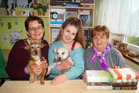 Obětavá rodina založila útulek psích seniorů: Peníze získává prodejem knih