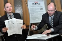 Další v boji proti šmejdům: Připojil se i Jihomoravský kraj, petici podepsal hejtman Hašek