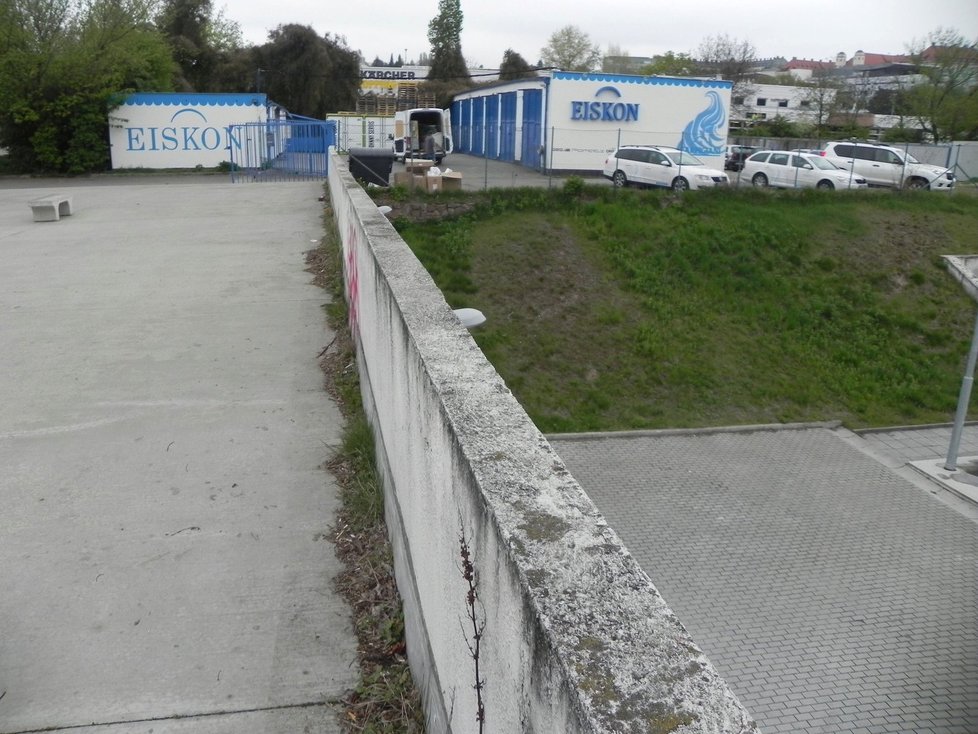 Pozemky společnosti Eiskon Develop, bez kterých nemohlo Brno zahájit výstavbu hokejové haly.