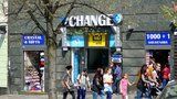 Směnárny v centru Prahy mají utrum! Tři provozovatelé přišli o licenci, porušovali zákon