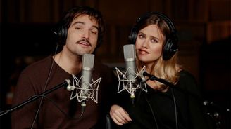 Láska, film a hudba v jednom: Jordan Haj a Emma Smetana spojili síly v novém duetu BLÍŽ Láska, film a hudba v jednom: Jordan Haj a Emma Smetana spojili síly v novém duetu BLÍŽ