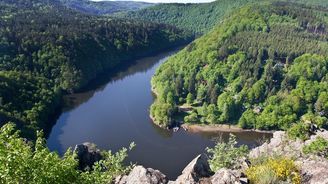 Trvale uzavřeno. Cestu k jedné z nejhezčích vyhlídek v okolí Prahy zahradil plot 