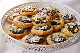 Staré recepty z babiččina receptáře: Biskupský chlebíček, šťavnatý tvarožník a smetanové koláčky