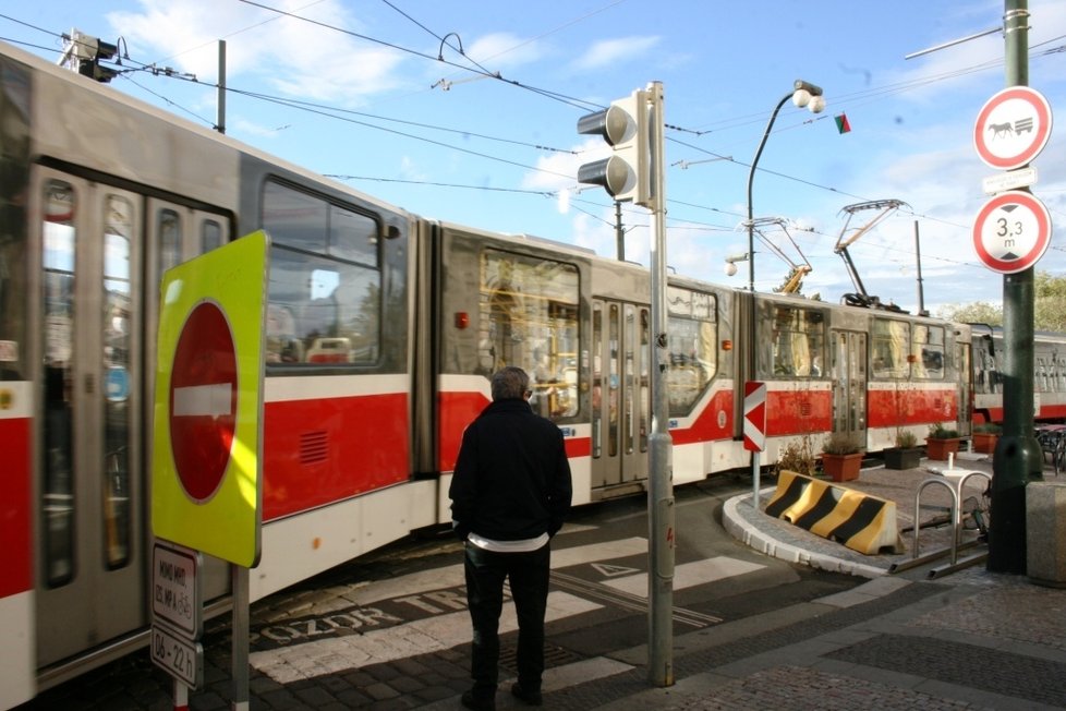 Smetanovo nábřeží se letos v květnu proměnilo v pěší zónu.