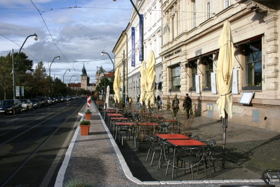 Smetanovo nábřeží se letos v květnu proměnilo v pěší zónu. (2020)