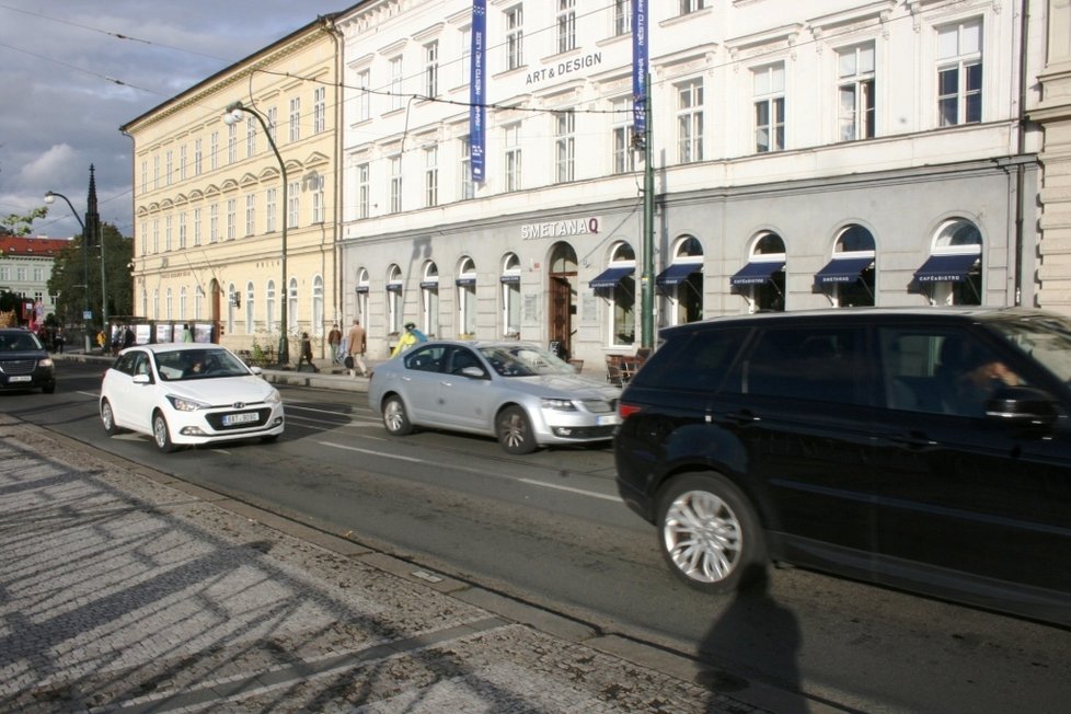 Smetanovo nábřeží se letos v květnu proměnilo v pěší zónu.