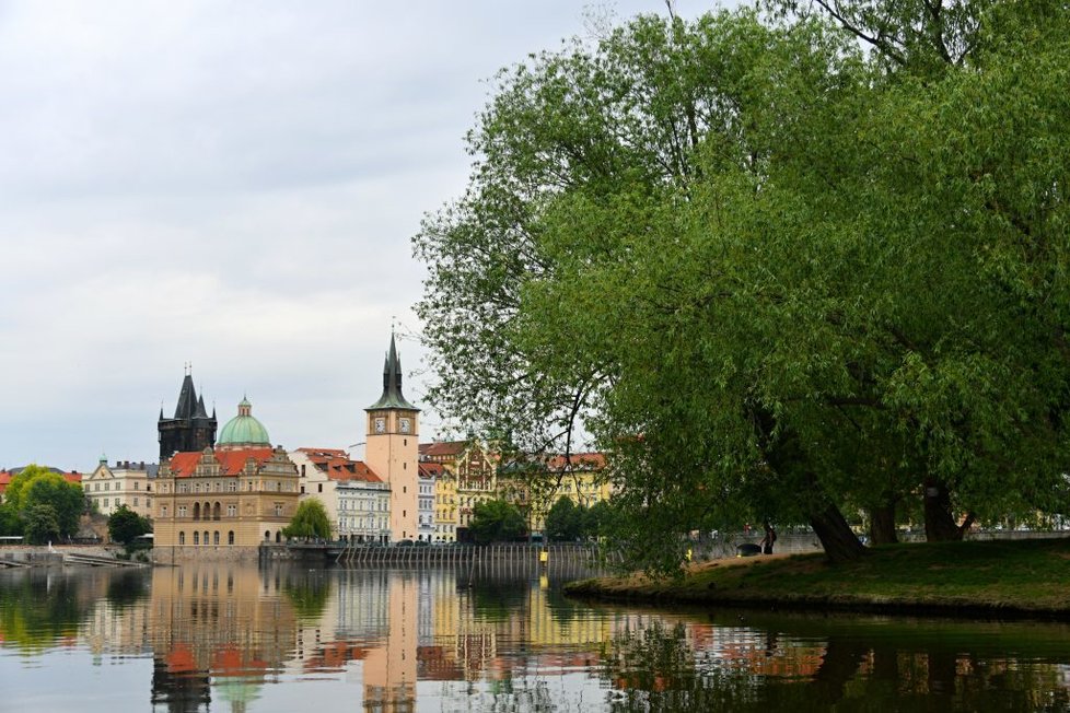 Na Smetanově nábřeží jsou dlouhá léta nevyužívaná čapadla. Praha 1 jim chce dát nový smysl.