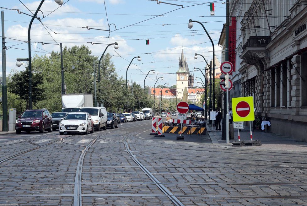 Smetanovo nábřeží, 27. května 2020.