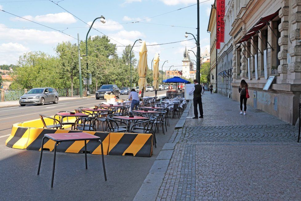 Pražští restauratéři se připravují na otevření zahrádek.