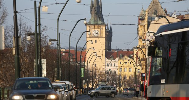 Smetanovo nábřeží v centru Prahy.