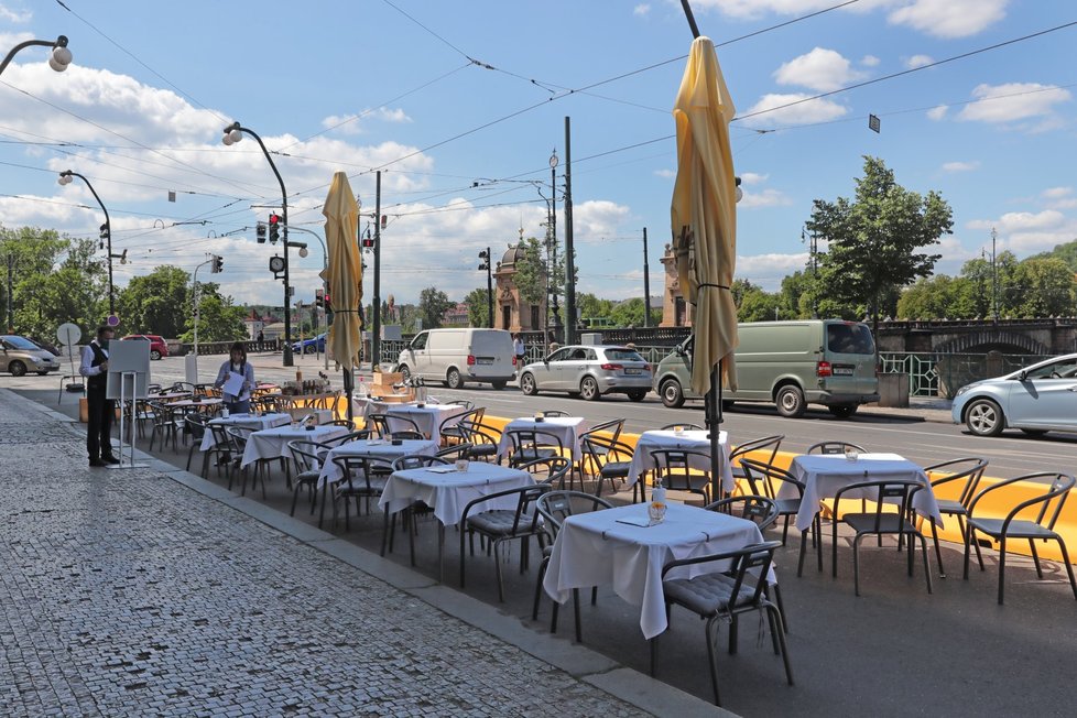 Pražští restauratéři se připravují na otevření zahrádek.