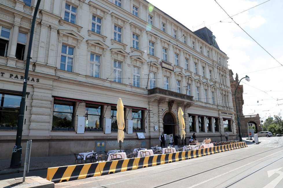 Pražští restauratéři se připravují na otevření zahrádek.