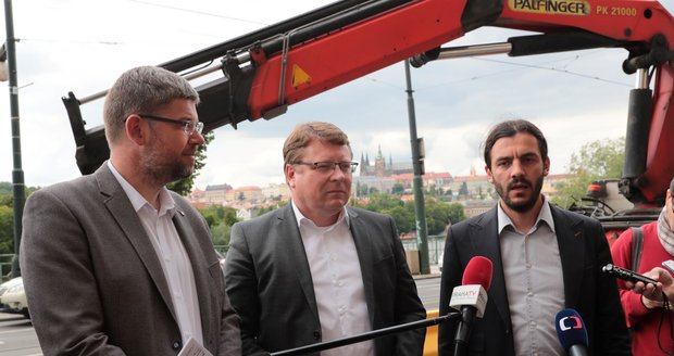 Magistrát nechal odstranit betonové bloky ze Smetanova nábřeží