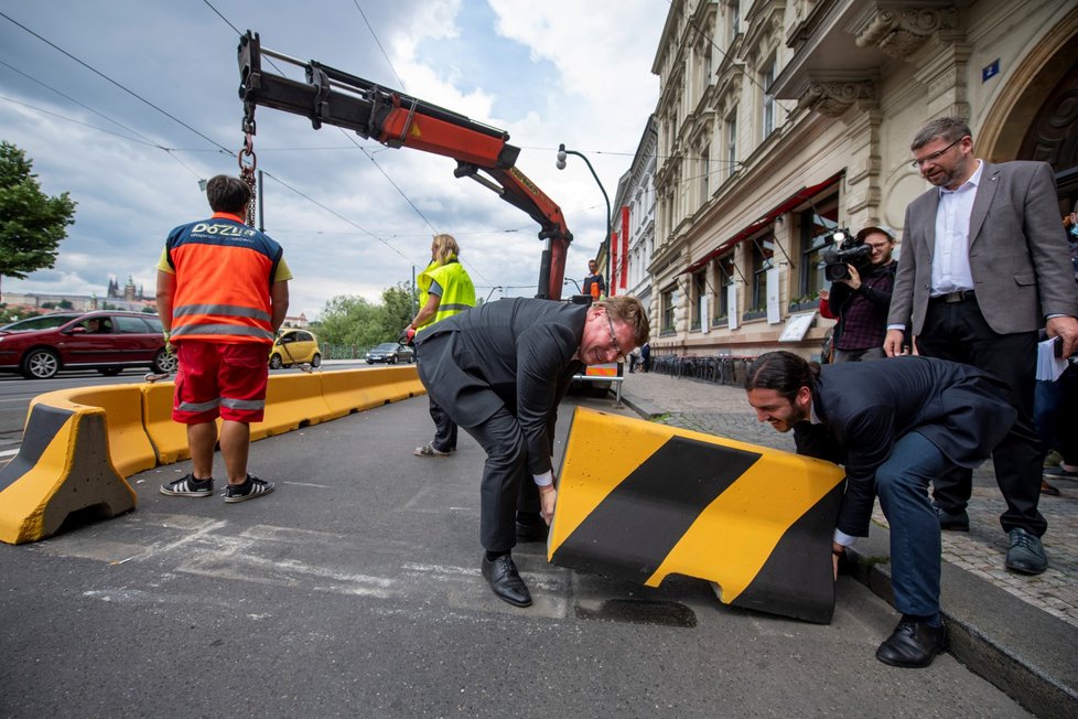 Magistrát nechal odstranit betonové bloky ze Smetanova nábřeží