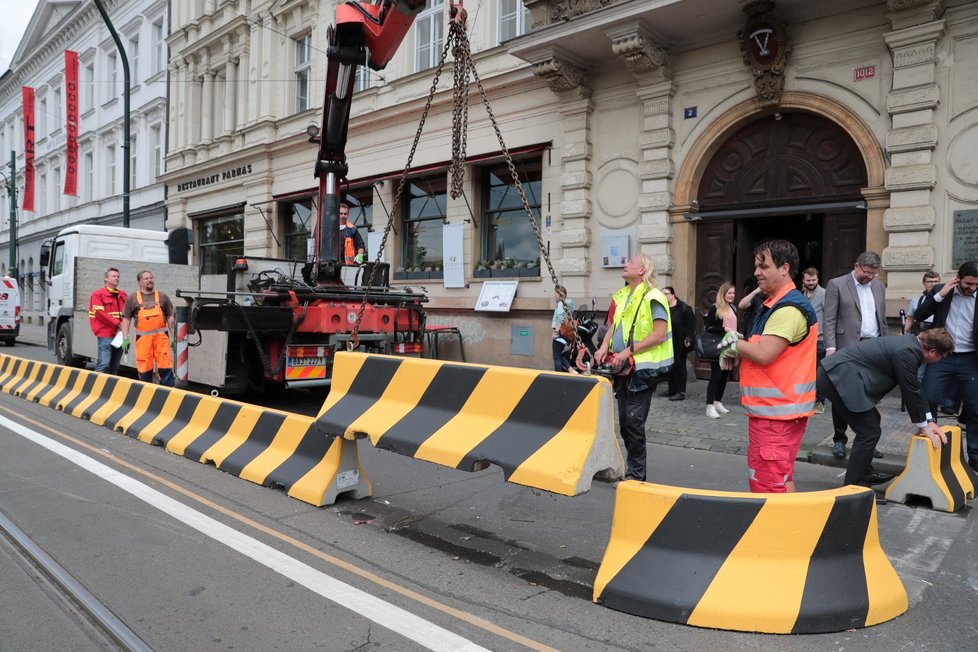 Magistrát nechal odstranit betonové bloky ze Smetanova nábřeží