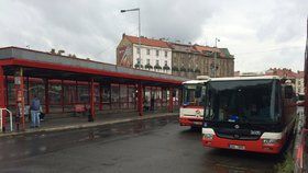 Autobusové nádraží Na Knížecí na Smíchově. Od listopadu zhruba na rok se na něj metrem nevypravíte - výstup směrem Na Knížecí se totiž kvůli výměně eskalátorů zcela uzavře. (ilustrační foto)