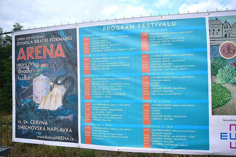 Na Smíchovské náplavce vyrostlo cirkusové městečko. Letošní festival Arena Divadla bratří Formanů se tady zdrží na deset dní.