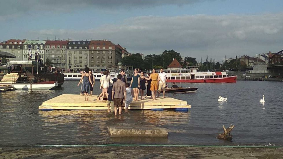 Open Air festival ARENA založený Divadlem bratří Formanů se poprvé uskutečnil v roce 2017.