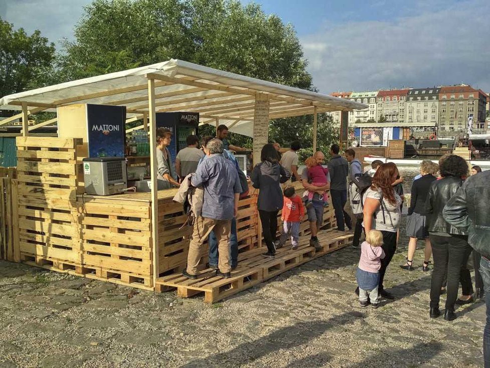 Open Air festival ARENA založený Divadlem bratří Formanů se poprvé uskutečnil v roce 2017.