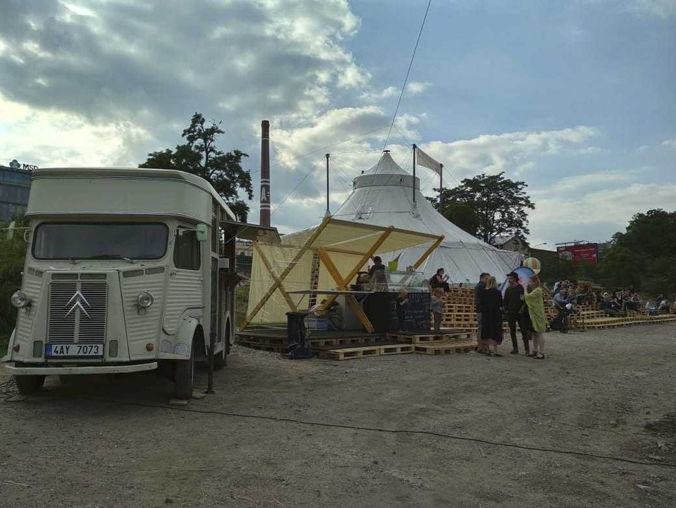 Open Air festival ARENA založený Divadlem bratří Formanů se poprvé uskutečnil v roce 2017.