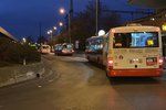 19. únor 2019: Na Smíchovském nádraží v podvečerních hodinách srazil autobus ženu. Tu s poraněním dolních končetin odvezla záchranka.