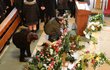 Na pohřbu Jaroslava Šmída se sešlo mnoho jeho kolegů, přátel a příznivců.