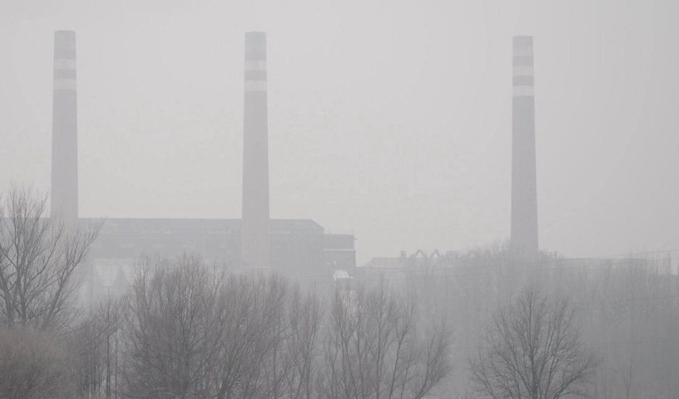 Ostrava zahalená do smogu.