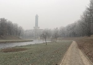 Ostravská Nová radnice ve smogovém oparu
