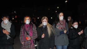 Proti smogu protestovali zejména mladí lidé na Masarykové náměstí v Ostravě.